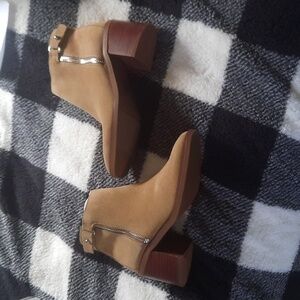 New with tags and box aldo Darreba boots genuine suede size 7.5